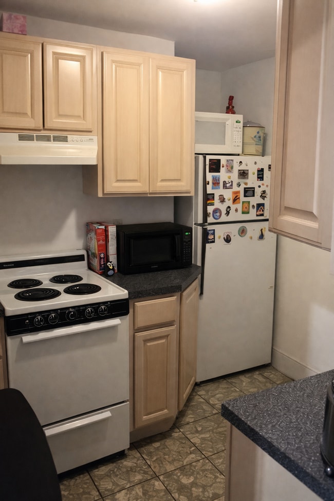 Building Photo - 52 Fenway