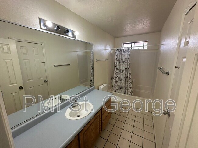 Building Photo - 3059 Bayberry Cir