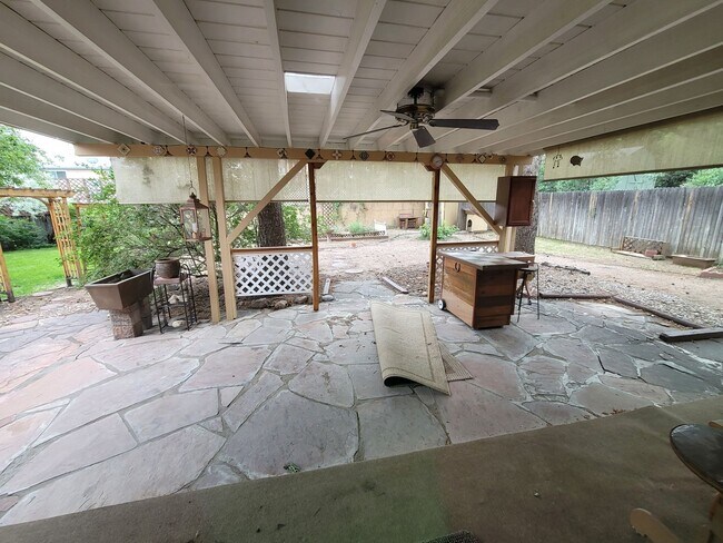 Building Photo - Cozy 3 Bedroom Home for Rent on Parkview Blvd