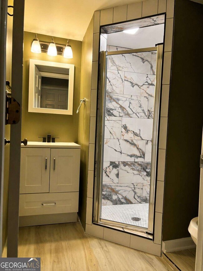 Building Photo - 37 Willow Glen NE