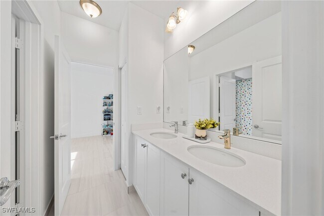 Building Photo - 4951 Brigata Wy