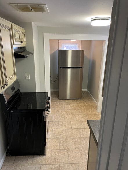 Building Photo - 104 Lynhurst Ave