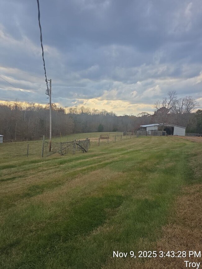 Building Photo - 912 Hunters Lodge Rd