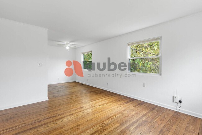 Building Photo - 3 Bedroom Home in St. Elmo! $350 off your first month's rent!