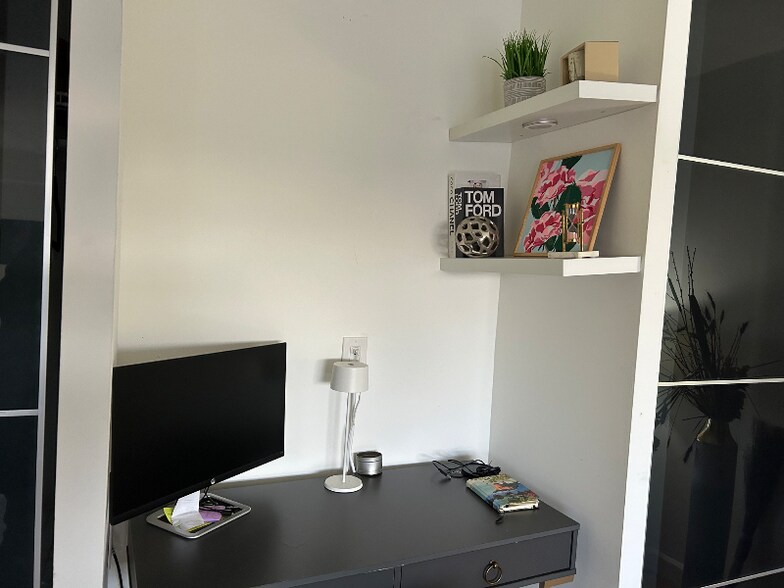 Building Photo - 2500 S Manchester St