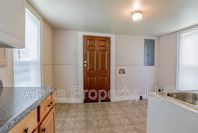 Building Photo - 115 4th St