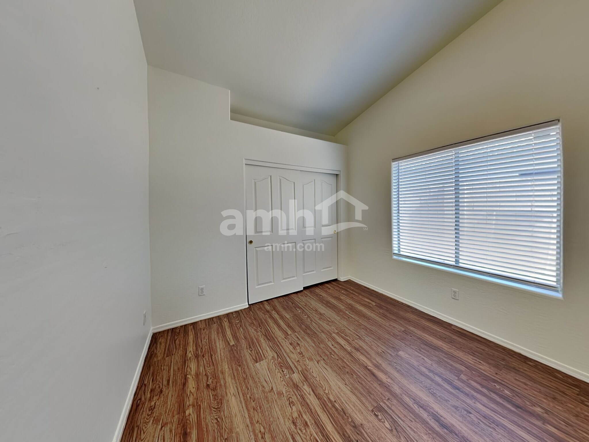 Building Photo - 717 W Beth Dr