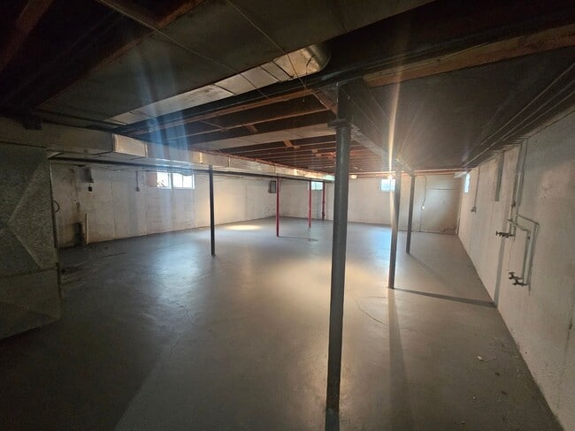 Building Photo - 800-802 E 75th Terrace - Duplex
