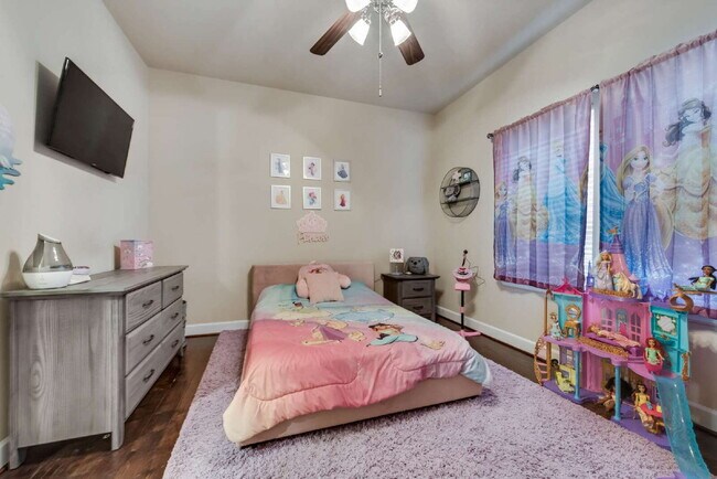 Building Photo - Welcome to your new 5 Bed-4 Bath home in t...