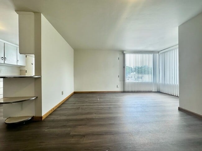 Building Photo - 503 S Main St