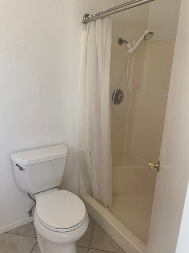 Building Photo - Four Bedroom Home with Utilities included!