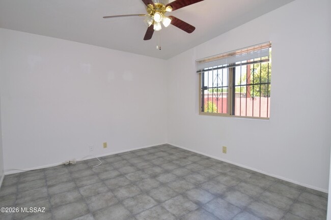 Building Photo - 3156 N Vista Del Forte Dr