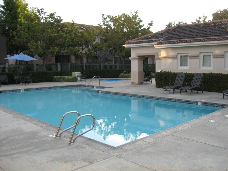 Building Photo - 10786 Sabre Hill Dr