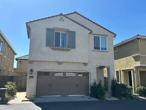 Building Photo - 4 Bedroom 2.5 bath in Natomas