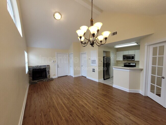 Building Photo - 575 Bloomington Ct
