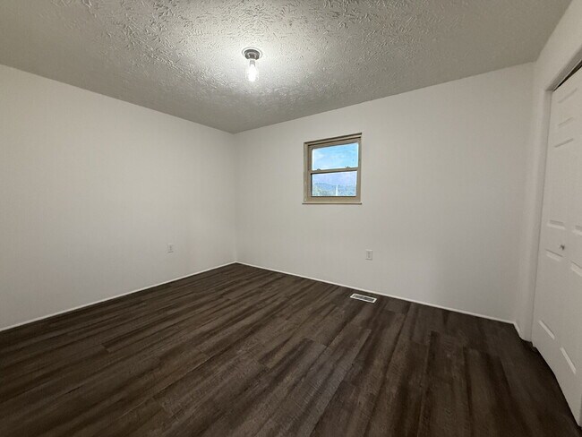 Building Photo - Freshly updated two-story townhome in Strawberry Plains with two bedrooms & two full baths