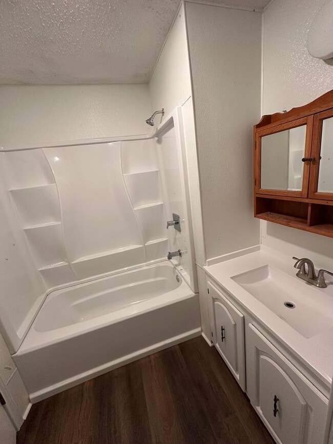 Building Photo - Newly renovated 3 bedroom 2 bath in East Houma