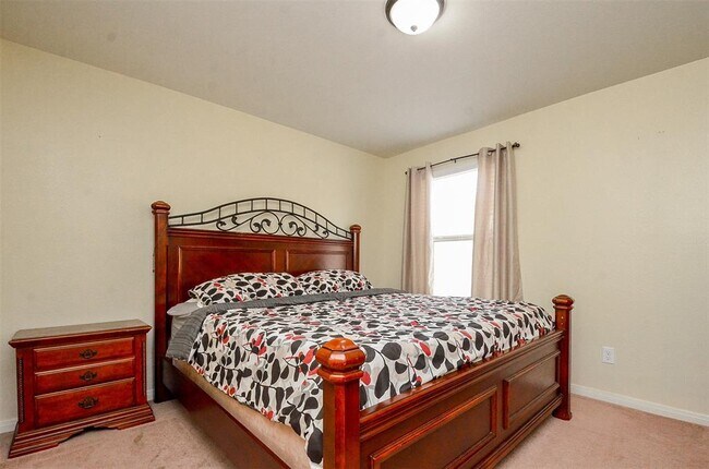 Building Photo - 25935 Foxrun Vista Dr
