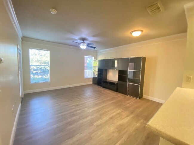 Building Photo - Stunning one bedroom, one bath luxury condo with large garage and fabulous community amenities.
