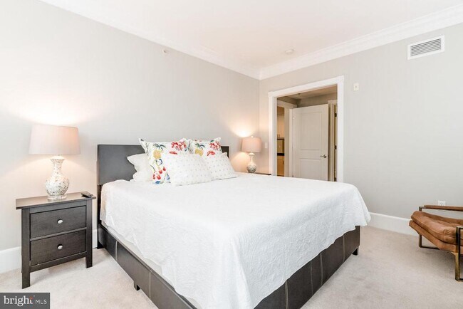 Building Photo - 910 Powhatan St