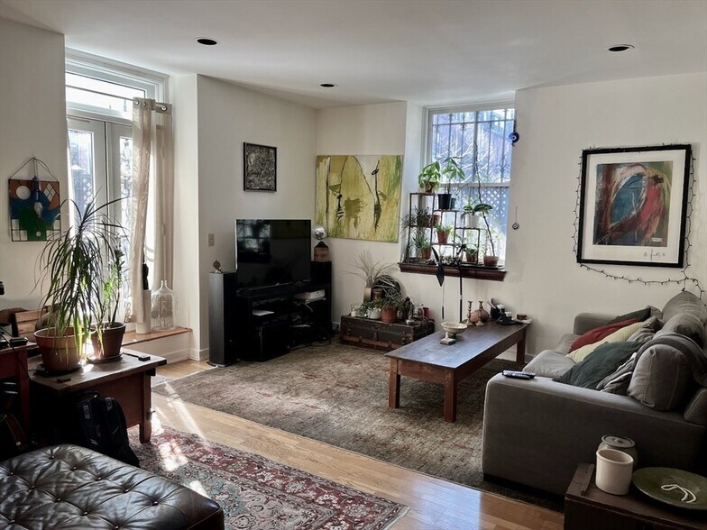 Building Photo - 133 Appleton St