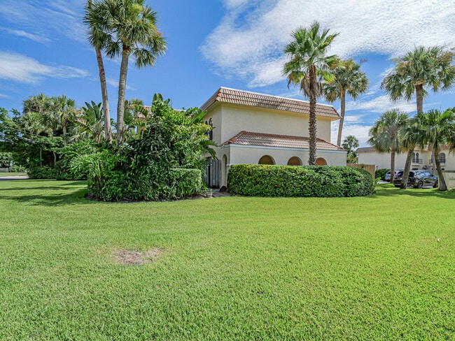 Building Photo - 1001 Royal Palm Blvd