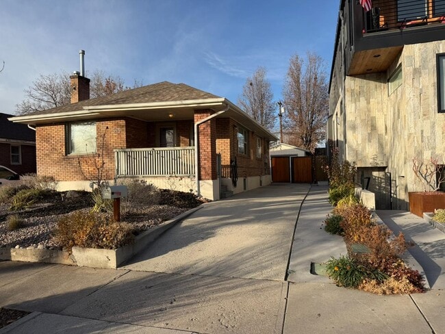 Building Photo - 565 Hollywood Ave