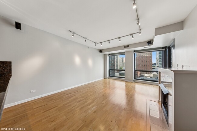 Building Photo - 1212 N Wells St
