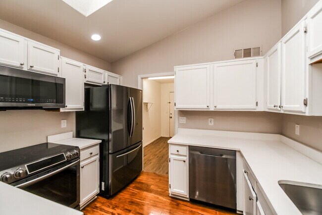 Building Photo - 4165 E Wayland Rd