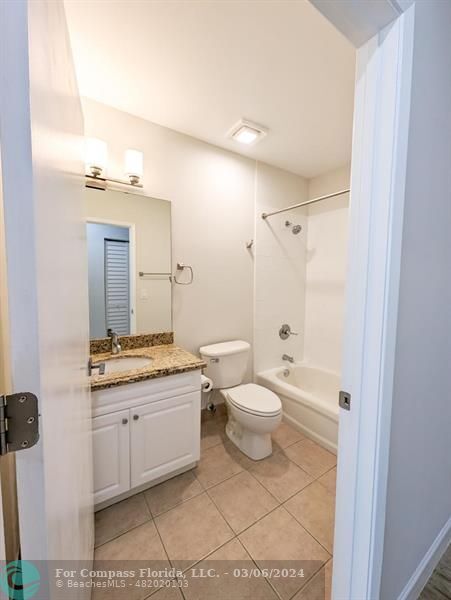 Building Photo - 520 SE 5th Ave