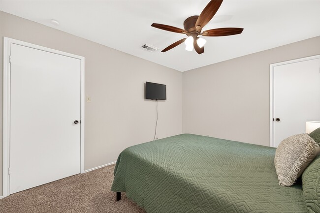 Building Photo - 5814 N Magazine Cir