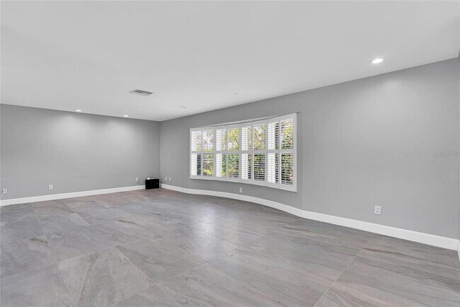 Building Photo - 3944 Doral Dr