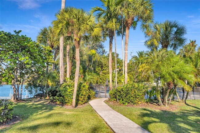 Building Photo - 7018 SW 53rd Ln