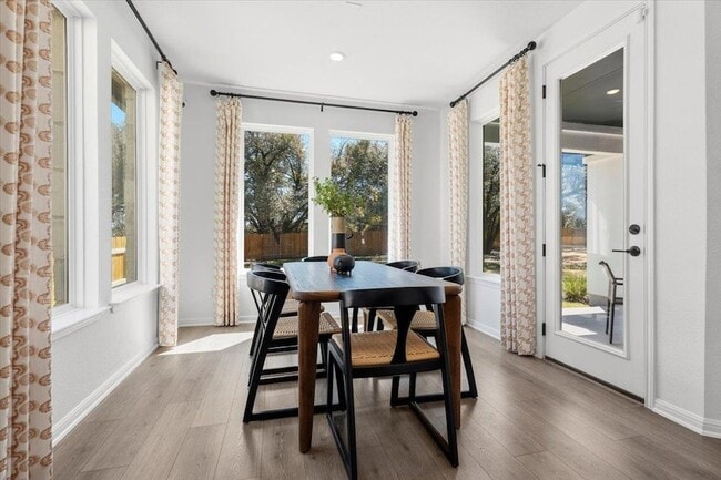 Building Photo - 212 Barton Oak Trl