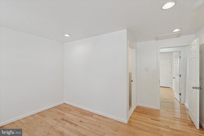 Building Photo - 1313 S Stanley St