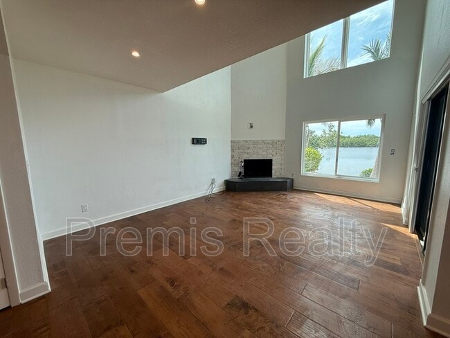 Building Photo - 1070 Sanabel Ct