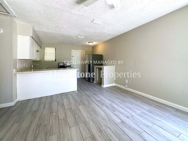 Building Photo - 1160 Comanche St
