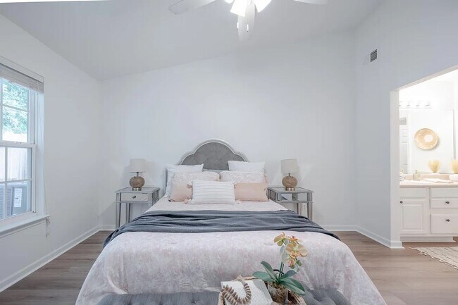 Building Photo - Available now. Great 2 BR/2 BA PARTIALLY FURNISHED Home in Meridian Place!