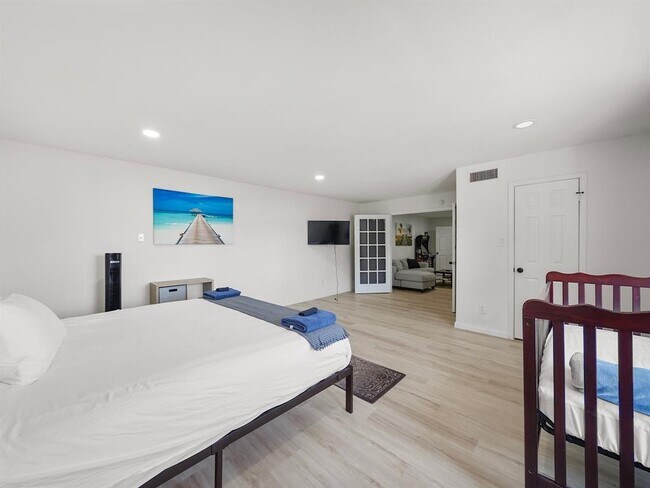 Building Photo - 8007 Beluche Dr