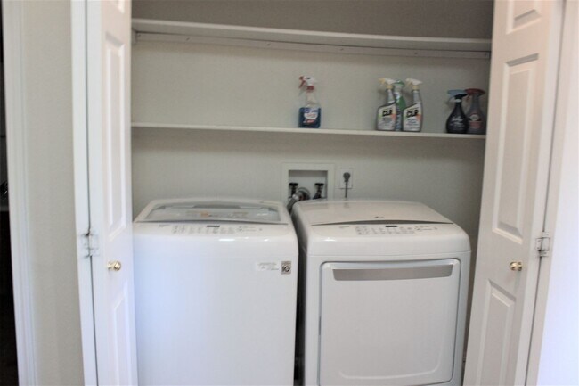 Building Photo - 6990 Los Reyes Cir