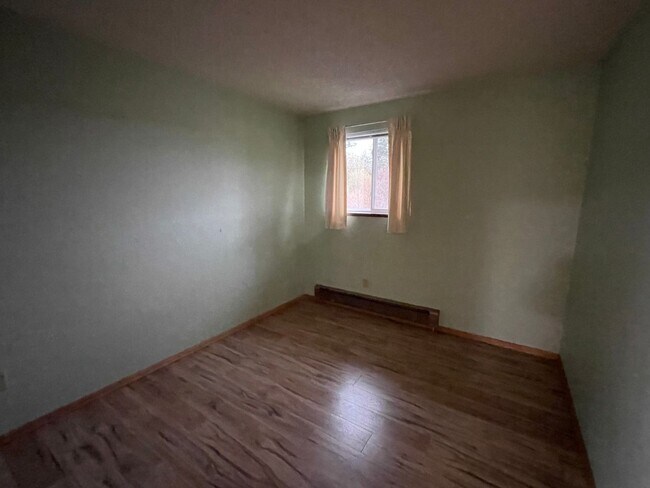 Building Photo - Lovely Home with wonderful Views and a Mas...