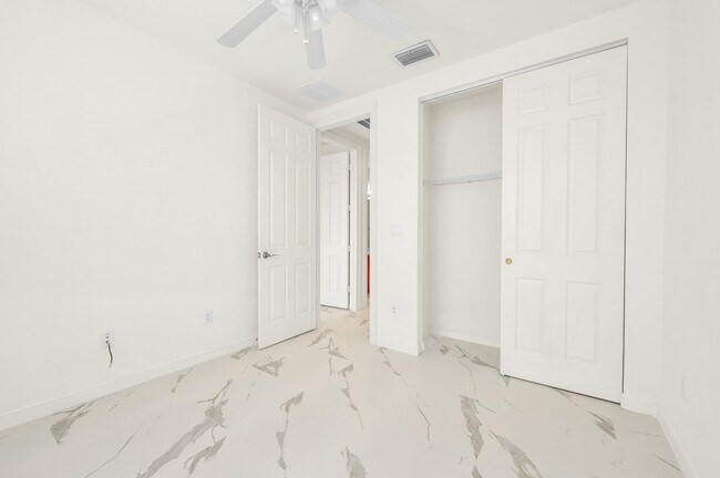 Building Photo - 750 Millbrae Ct