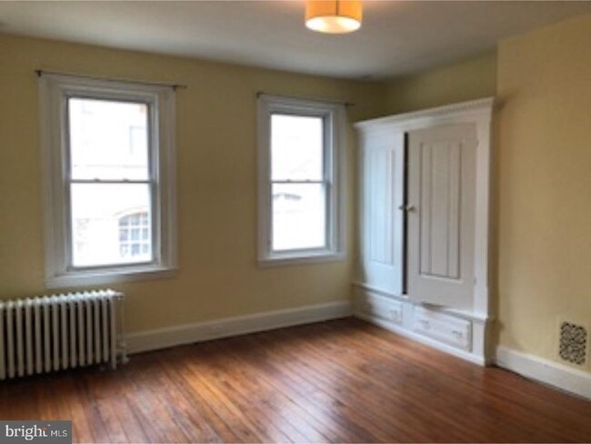 Building Photo - 805 N Beechwood St