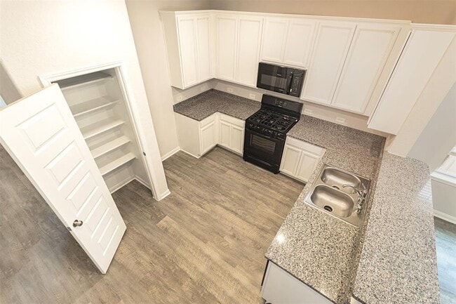 Building Photo - 14717 Pinion Ct