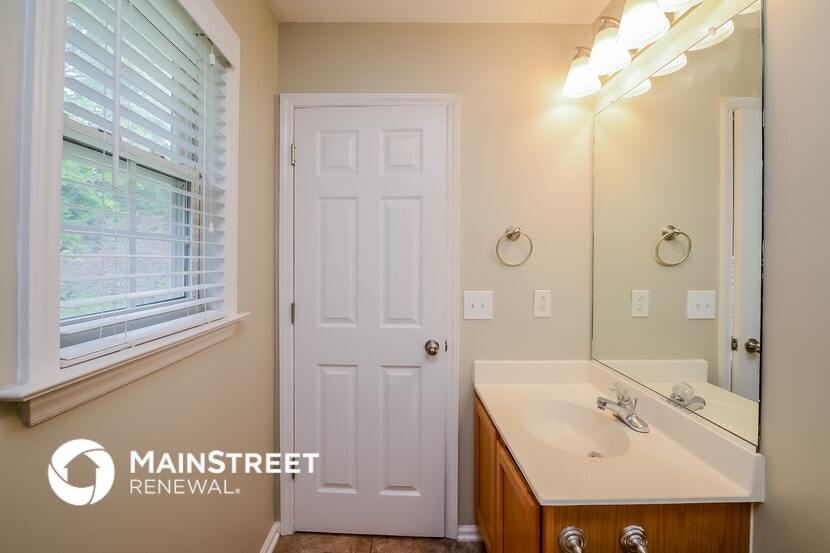 Building Photo - 5061 Windsbury Ridge Rd