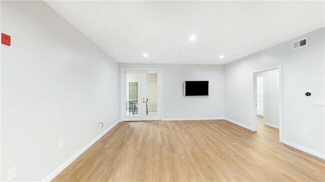 Building Photo - 1000 Providence Pl
