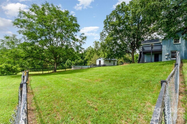 Building Photo - 1164 Bradford Mountain Rd