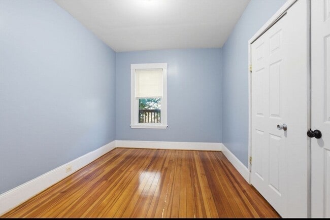 Building Photo - 20 Leslie St