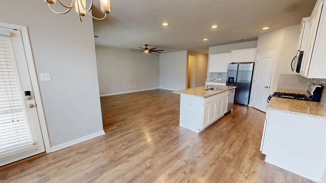 Building Photo - 3139 Crest Ln