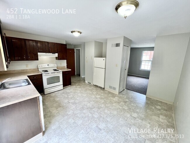 Building Photo - 452 Tanglewood Ln